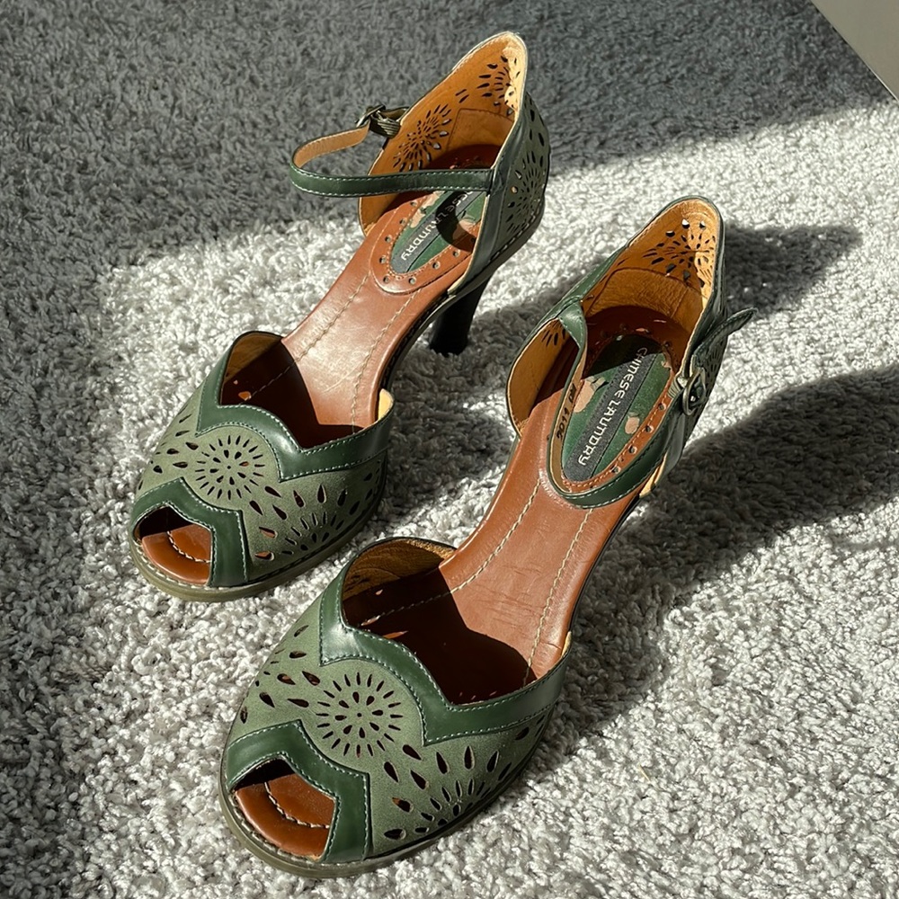 Stunning Green Vintage Heels